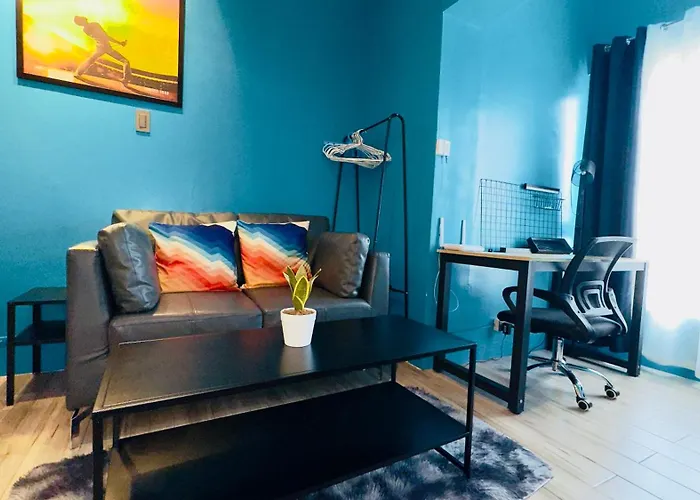 Mancave Tomas Morato Ps4 Netflix Apartahotel